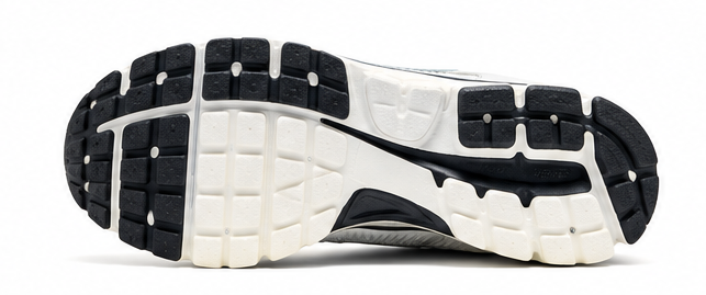 Nike Zoom Vomero 5 silver