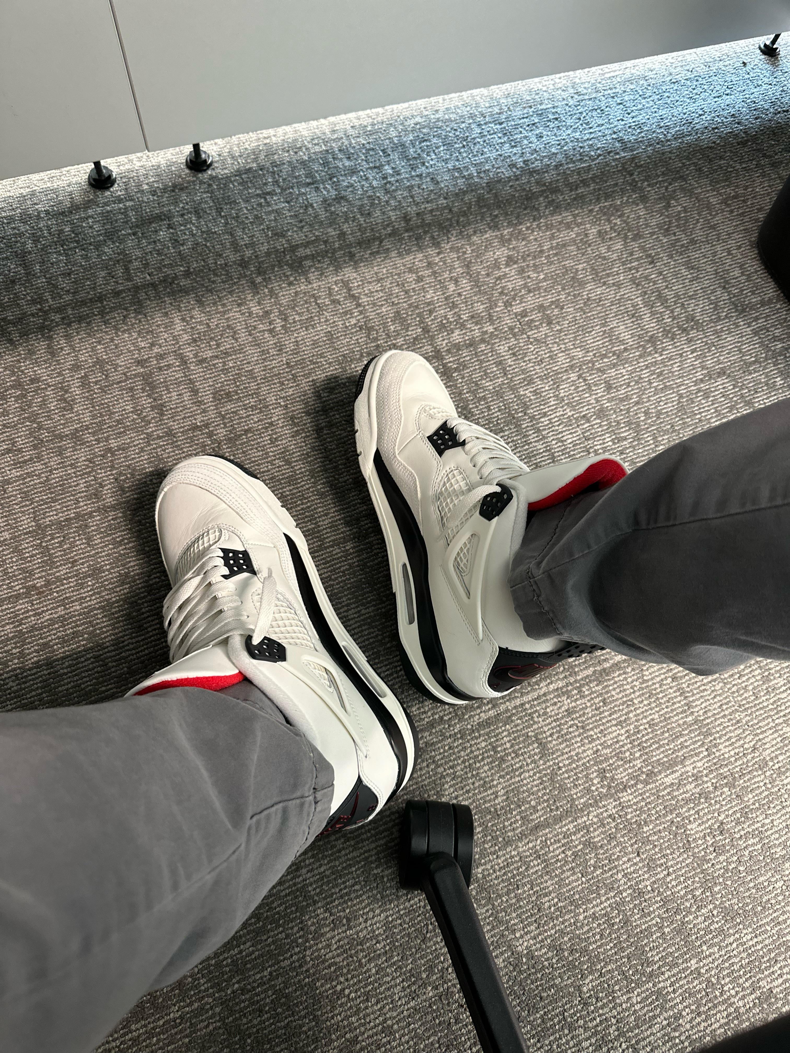 Air Jordan 4 Retro Flight Club
